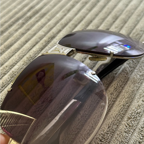 Men’s Louis Vuitton Aviator Sunglasses - Picture 6 of 6